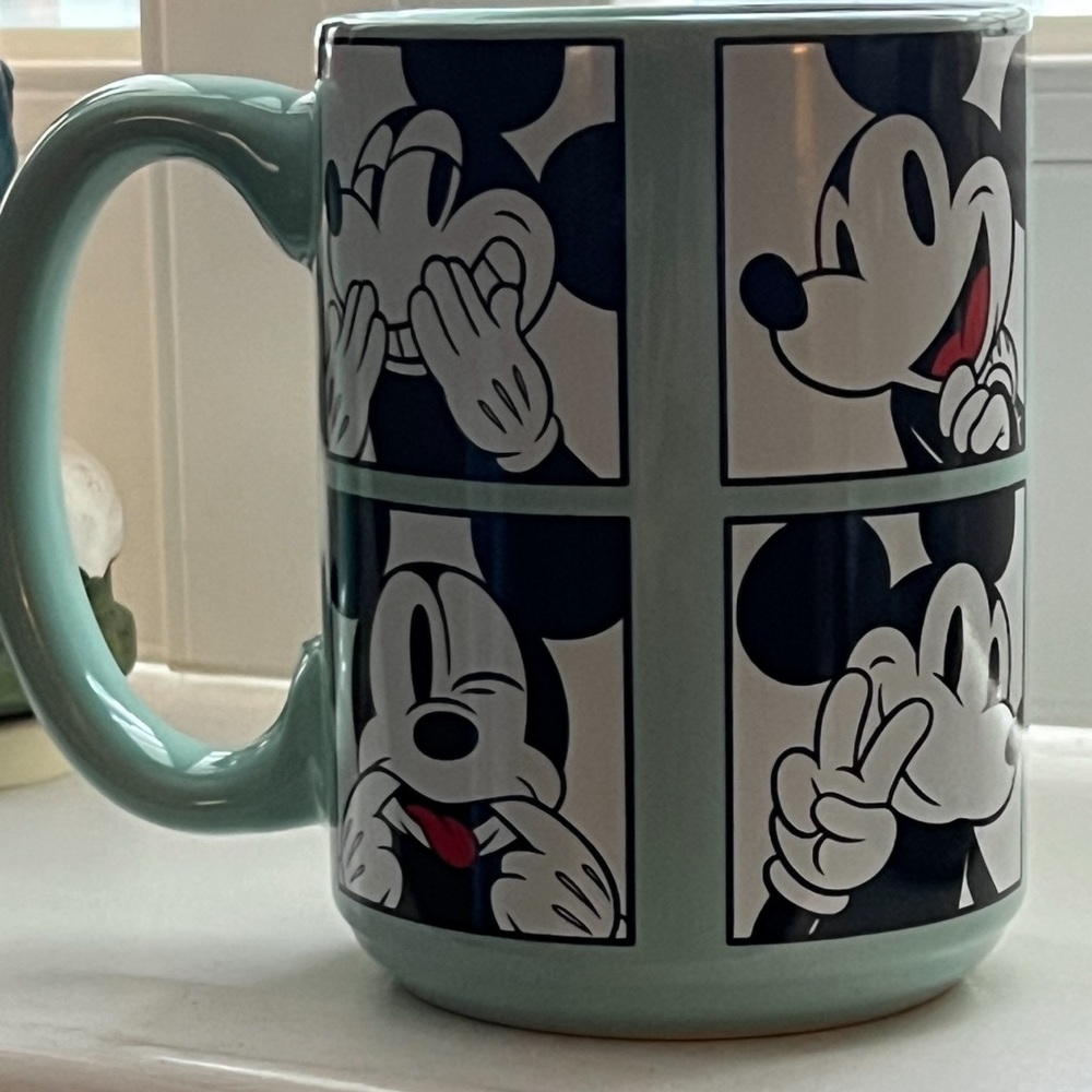 New 
Zak!  Disney Mickey Mouse Mug Coffee Hot Chocolate